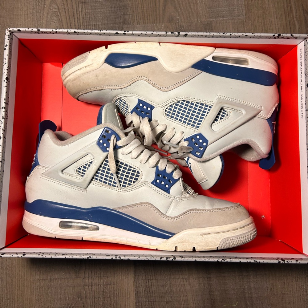 Air Jordan 4 Retro Military Blue
